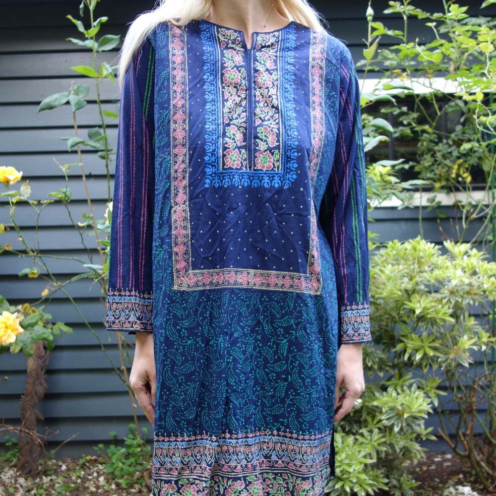 Vintage Short Paisley Tunic w/Long Sleeve